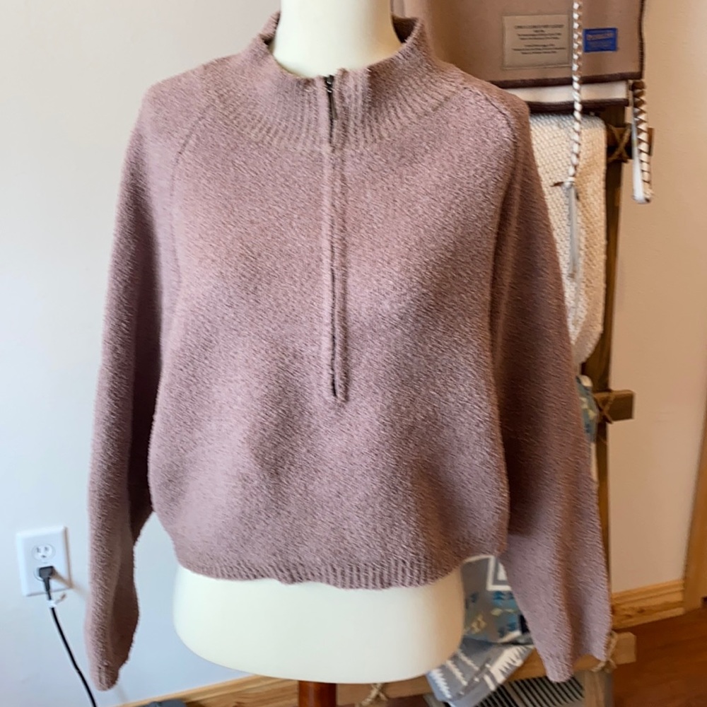 Amaryllis crop sweater
